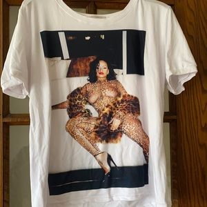 Rihanna Tee ❤️